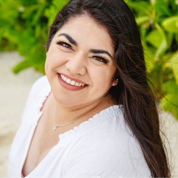 Meet your Posher, Alejandra - Picture 1 of 1